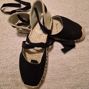 A Couple of Lines Black Lace-Up Espadrille Flats – Women’s 7